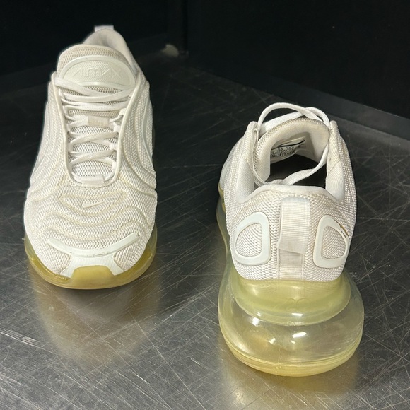 Nike Air Max 720 Size 6Y - Picture 10 of 10